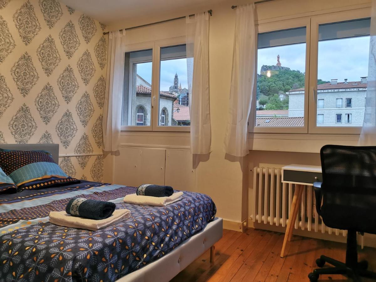 Chambre Privee Dans Appart Partage, Centre Ville, Avec Vue Sur Les Monuments Le Puy-en-Velay Buitenkant foto
