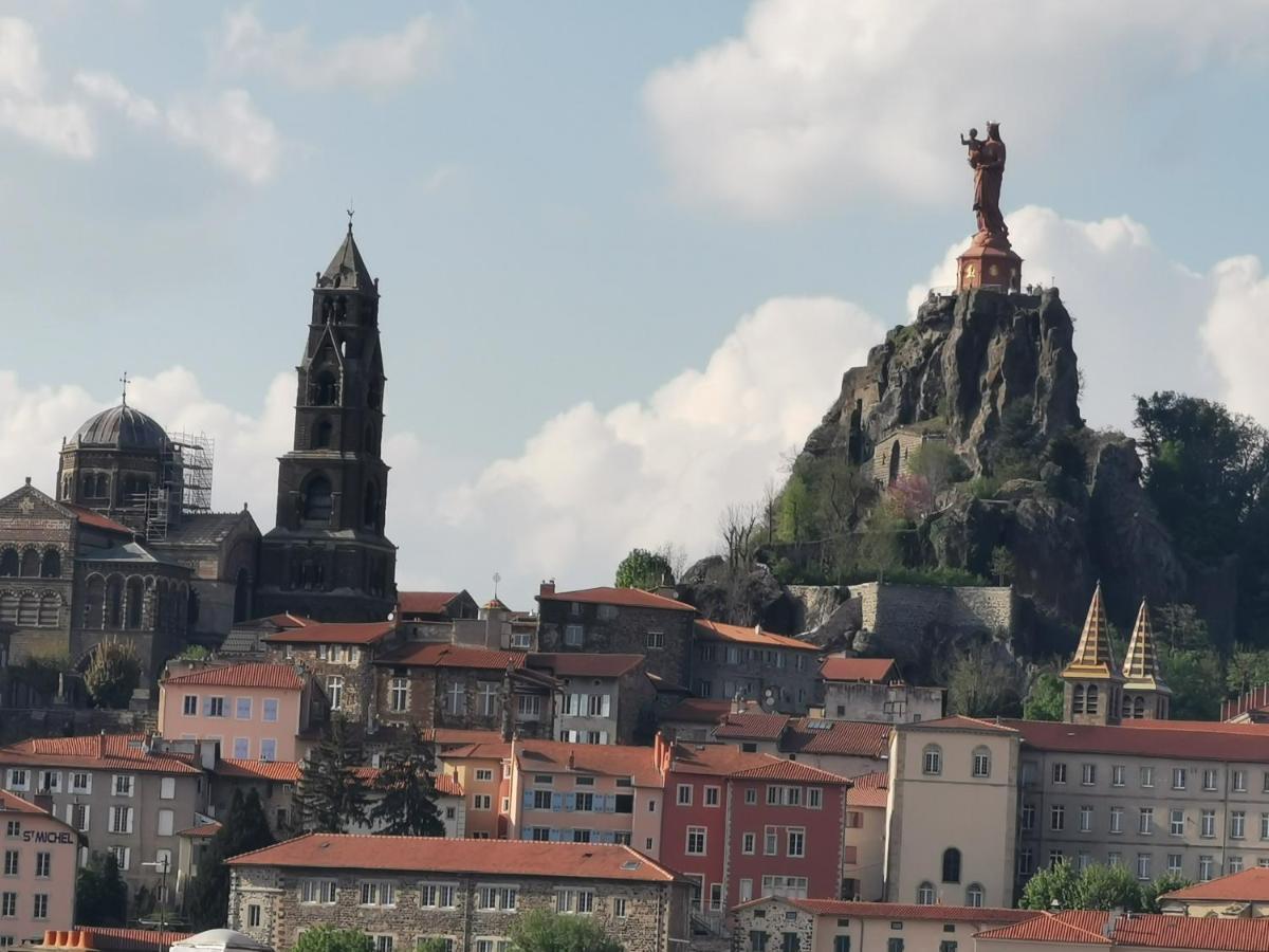 Chambre Privee Dans Appart Partage, Centre Ville, Avec Vue Sur Les Monuments Le Puy-en-Velay Buitenkant foto